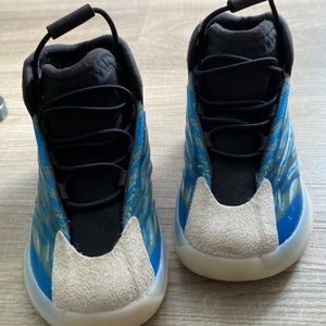 YZY QNTM INFANTS 6K , still have box  worn 2/3 times